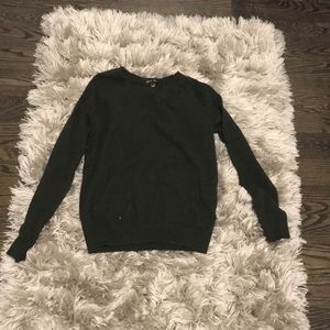 Fitted army green v neck sweater